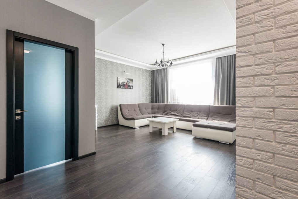 Parchet laminat: avantaje, tipuri si sfaturi pentru alegerea pardoselii ideale