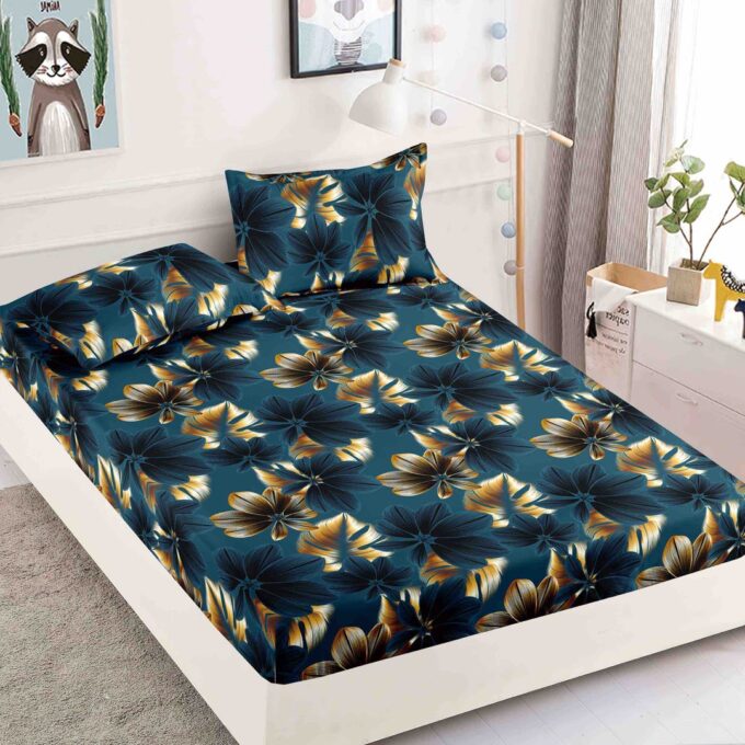 Cearsaf cu elastic, Bumbac FINET, 160/180x200cm, 2 fete de perne 50x70cm, Jojo Home, Bleumarin, flori 1 Cearsaf cu elastic, Bumbac FINET, 160/180x200cm, 2 fete de perne 50x70cm, Jojo Home, Bleumarin, flori