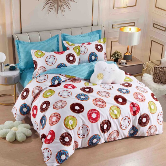 Lenjerie pat dublu, FINET, 6 piese, cu ELASTIC, Jojo Home, Multicolor, gogosi 1 Lenjerie pat dublu, FINET, 6 piese, cu ELASTIC, Jojo Home, Multicolor, gogosi