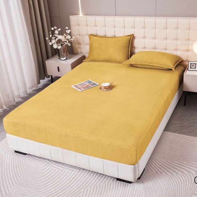 Cearsaf cu Elastic Cocolino 160x200x25 cm – Set cu 2 Fete de Perna, Model UNI, Gros si Pufos, Calitate Premium pentru Confort si Eleganta, Mustar
