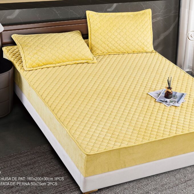 Husa Matlasata Tip Topper din Catifea 160x200cm, cu 2 Fete de Perna 50x70cm -  Somn Odihnitor si Sustinere pentru Spate, Galben