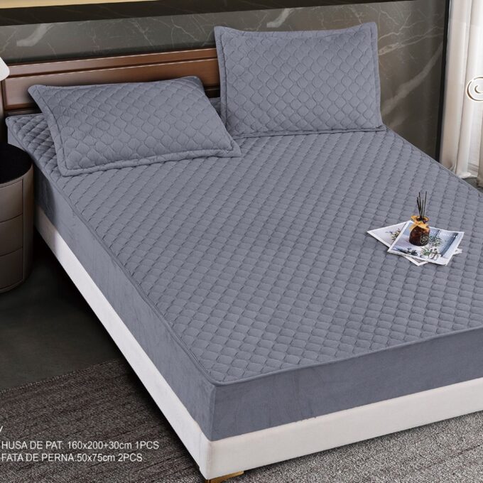 Husa Matlasata Tip Topper din Catifea 160x200cm, cu 2 Fete de Perna 50x70cm -  Somn Odihnitor si Sustinere pentru Spate, Gri mediu