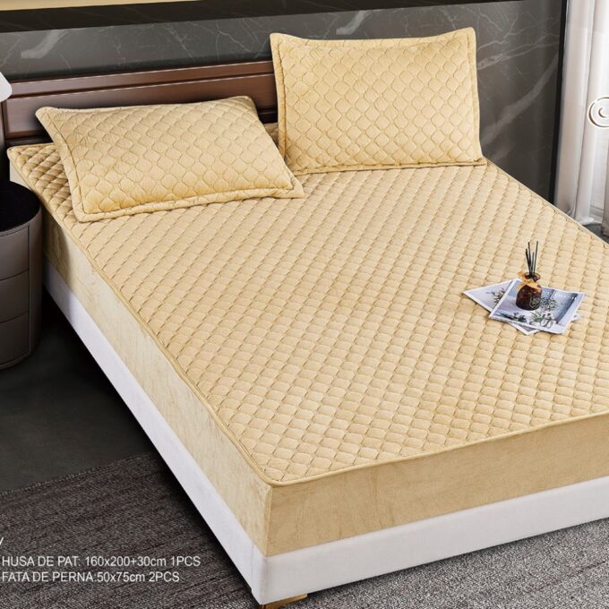Husa Matlasata Tip Topper din Catifea 160x200cm, cu 2 Fete de Perna 50x70cm -  Somn Odihnitor si Sustinere pentru Spate, Bej