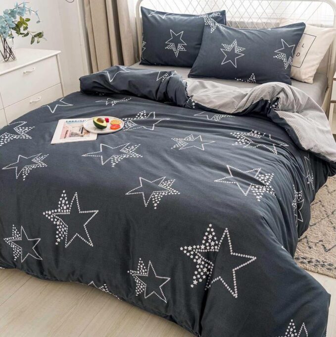 Lenjerie pat dublu bumbac satinat - 3 Bucati 219 Lei - Gri stelute 1 Lenjerie pat dublu bumbac satinat - 3 Bucati 219 Lei - Gri stelute