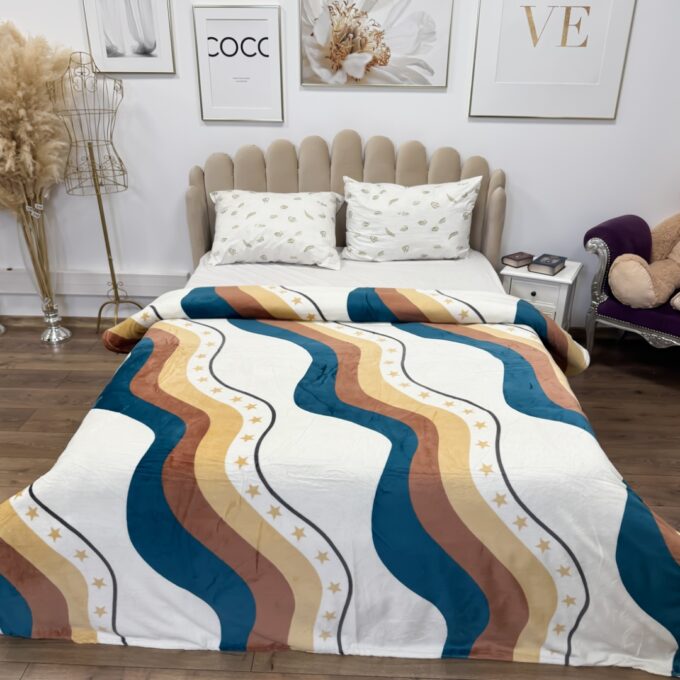 Patura Pufoasa CoCoLiNo (Fleece), 200x230cm, 240gr/mp, Crem, Verde, Bej, Maro, Dungi, Stelute - Rasfatul Perfect pentru Serile Racoroase