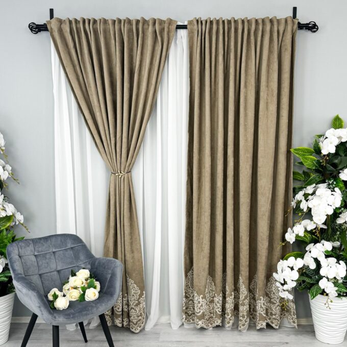 Set 2 Draperii Blackout 80%, din Catifea cu Broderie, 140cm latime x 260cm inaltime, cu TIV LAT, Elite V2, Bej