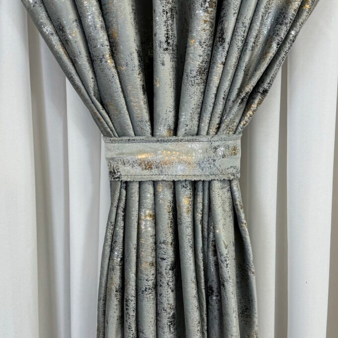 Draperie Catifea Asama cu insertii aurii, 140cm latime x 260cm inaltime, cu TIV LAT, Gri deschis - V24