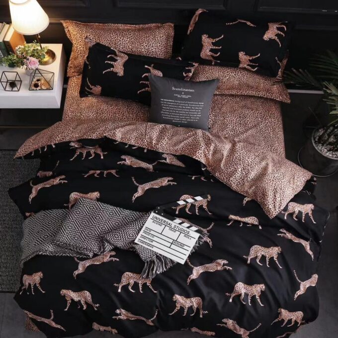 Lenjerie Pat Dublu Cu Elastic Bumbac Satinat - 3 Bucati 219 Lei - Negru Leopard 1 Lenjerie Pat Dublu Cu Elastic Bumbac Satinat - 3 Bucati 219 Lei - Negru Leopard
