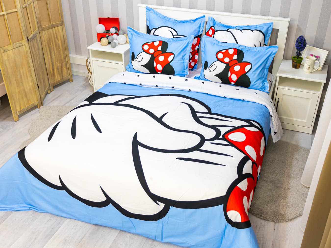 Lenjerie pat dublu (140x200cm, 160x200cm, 180x200cm), FINET, 6 piese, IDENTICA CU POZA, Alb, Bleu, Mickey si Minnie 1 Lenjerie pat dublu (140x200cm, 160x200cm, 180x200cm), FINET, 6 piese, IDENTICA CU POZA, Alb, Bleu, Mickey si Minnie