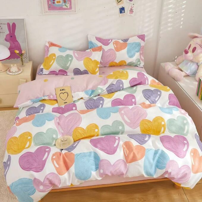 Lenjerie pat 1 PERSOANA, FINET, 4 piese, Alb, multicolor, inimioare 1 Lenjerie pat 1 PERSOANA, FINET, 4 piese, Alb, multicolor, inimioare