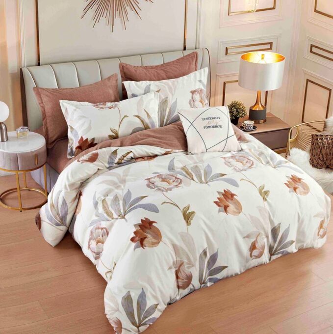 Lenjerie pat dublu, FINET, 6 piese, cu ELASTIC, Jojo Home, Bej, flori 1 Lenjerie pat dublu, FINET, 6 piese, cu ELASTIC, Jojo Home, Bej, flori