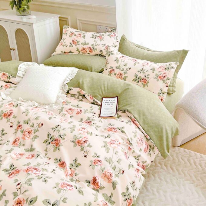 Lenjerie pat dublu, FINET, 6 piese, Jojo Home, Crem, Verde, floricele 1 Lenjerie pat dublu, FINET, 6 piese, Jojo Home, Crem, Verde, floricele