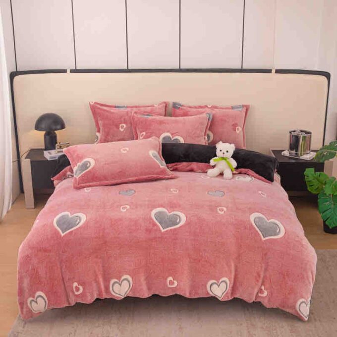 Lenjerie Pat 1 Persoana, Jojo Home, CoCoLiNo (Fleece), 4 piese, Roz, Gri, Inimioare 1 Lenjerie Pat 1 Persoana, Jojo Home, CoCoLiNo (Fleece), 4 piese, Roz, Gri, Inimioare