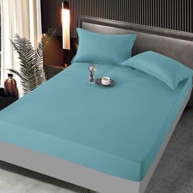 Cearsaf cu Elastic, JoJo Home, Damasc Finetat, 160x200 cm, 2 Fete de Perna 50x70 cm, Bleu 1 Cearsaf cu Elastic, JoJo Home, Damasc Finetat, 160x200 cm, 2 Fete de Perna 50x70 cm, Bleu