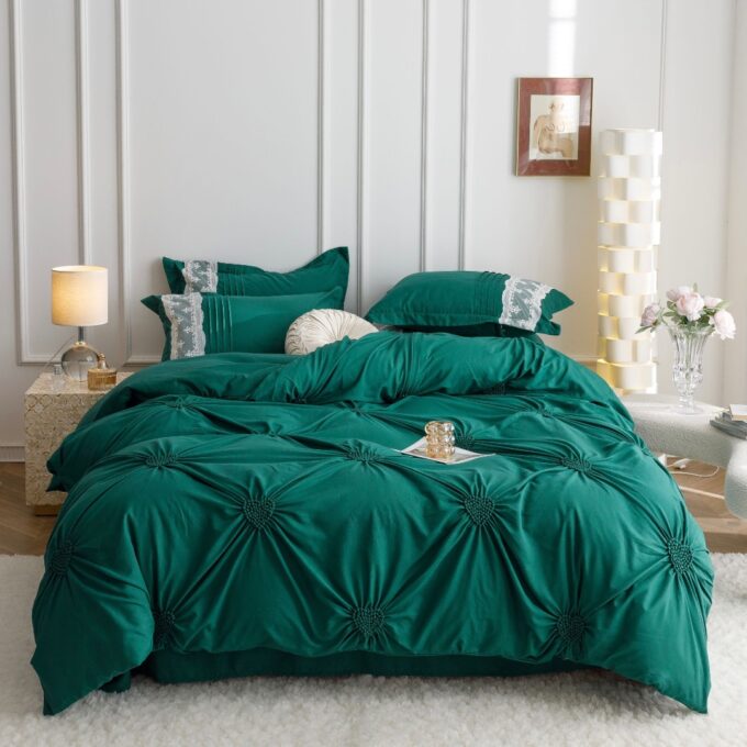 Lenjerie de Pat Premium, JOJO HOME, Finet cu Pliuri Brodate, 6 Piese, Nesifonabila si Durabila, Alb 1 Lenjerie de Pat Premium, JOJO HOME, Finet cu Pliuri Brodate, 6 Piese, Nesifonabila si Durabila, Alb
