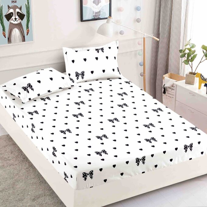 Cearsaf cu elastic, Bumbac FINET, 90x200cm, 2 fete de perne 50x70cm, Jojo Home, Alb, Fundite si Buline Negre 1 Cearsaf cu elastic, Bumbac FINET, 90x200cm, 2 fete de perne 50x70cm, Jojo Home, Alb, Fundite si Buline Negre