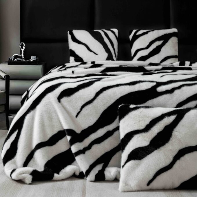 Patura Blanita (Artificiala) de Nurca, Jojo Home, 200x230cm, Alb, Negru
