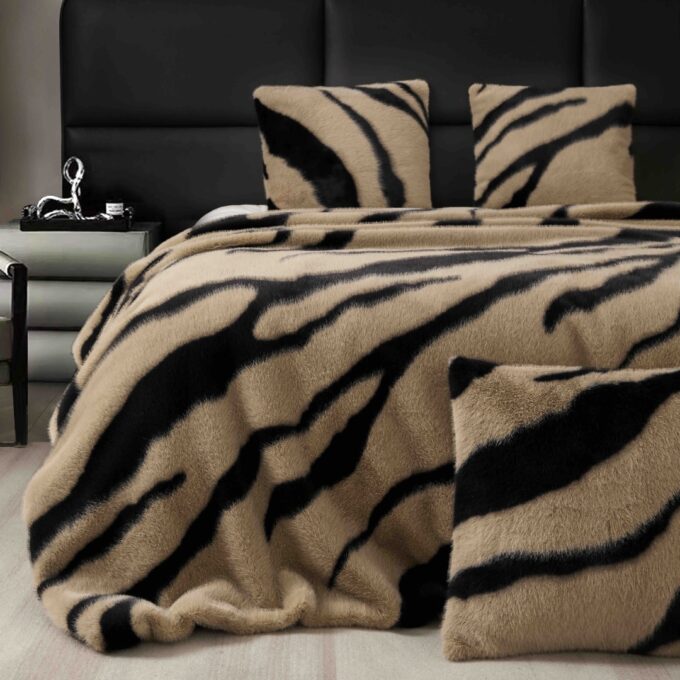 Patura Blanita (Artificiala) de Nurca, Jojo Home, 200x230cm, Bej Nisip, Negru