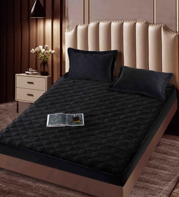 Husã matlasatã tip topper din catifea, 140x200cm + 2 fete de perna 50x70cm, Negru
