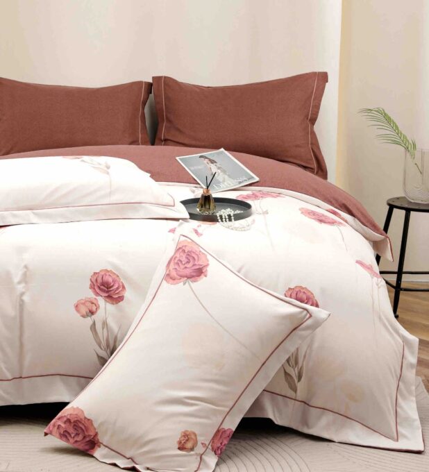 Lenjerie pat dublu, FINET DeLuxe, 6 piese, cu ELASTIC, Jojo Home, Cutie Eleganta, Roz, Maroniu, Flori 1 Lenjerie pat dublu, FINET DeLuxe, 6 piese, cu ELASTIC, Jojo Home, Cutie Eleganta, Roz, Maroniu, Flori