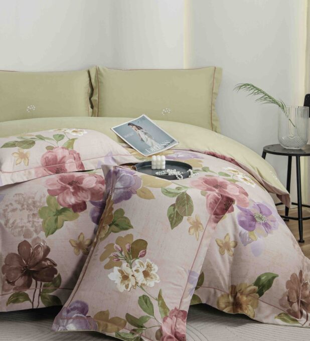 Lenjerie pat dublu, FINET DeLuxe, 6 piese, cu ELASTIC, Jojo Home, Cutie Eleganta, Lila, Verde, Flori 1 Lenjerie pat dublu, FINET DeLuxe, 6 piese, cu ELASTIC, Jojo Home, Cutie Eleganta, Lila, Verde, Flori