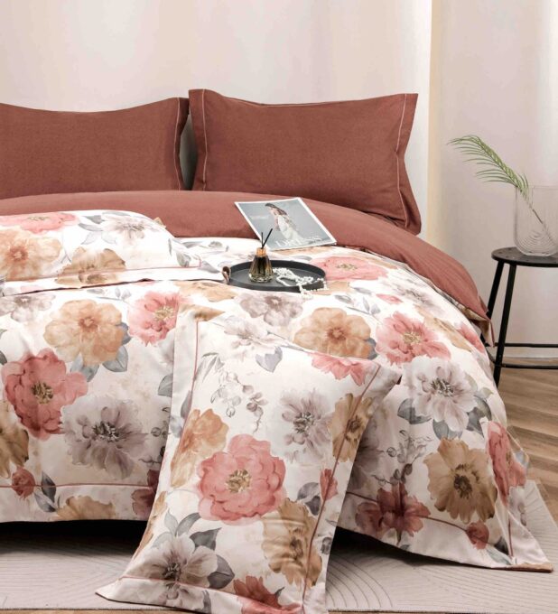 Lenjerie pat dublu, FINET DeLuxe, 6 piese, cu ELASTIC, Jojo Home, Cutie Eleganta, Alb, Maroniu, Flori 1 Lenjerie pat dublu, FINET DeLuxe, 6 piese, cu ELASTIC, Jojo Home, Cutie Eleganta, Alb, Maroniu, Flori