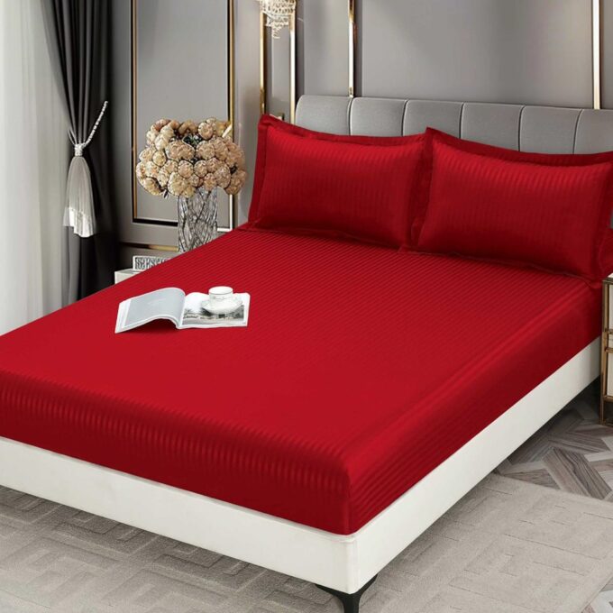 Cearsaf cu Elastic 180x200 cm Damasc Finetat, 70% Bumbac, si 2 Fete de Perna 50x70 cm, Rosu