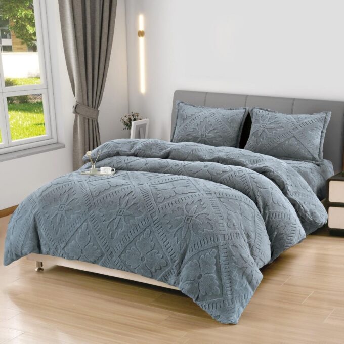 Lenjerie de Pat Dublu, CoCoLiNo Ultra Pufoasa, 4 piese, Cearsaf cu ELASTIC, Model Traditional 3D, Gri mediu 1 Lenjerie de Pat Dublu, CoCoLiNo Ultra Pufoasa, 4 piese, Cearsaf cu ELASTIC, Model Traditional 3D, Gri mediu