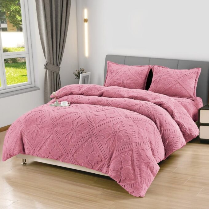 Lenjerie de Pat Dublu, CoCoLiNo Ultra Pufoasa, 4 piese, Cearsaf cu ELASTIC, Model Traditional 3D, Roz 1 Lenjerie de Pat Dublu, CoCoLiNo Ultra Pufoasa, 4 piese, Cearsaf cu ELASTIC, Model Traditional 3D, Roz