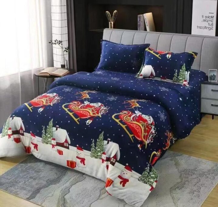 Lenjerie pat dublu, Super Pufoasa COCOLINO, cu ELASTIC, 4 piese, Albastru, Sania lui  Mos Craciun