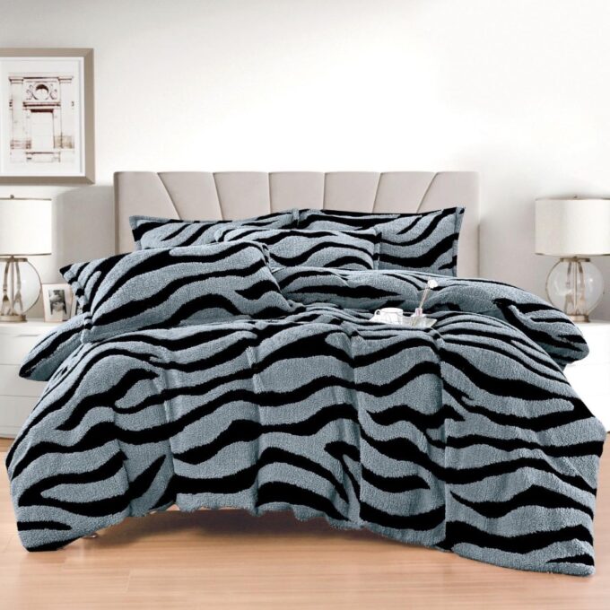 Lenjerie pat dublu, Super Pufoasa COCOLINO Sherpa, cu ELASTIC, 4 piese, Gri Albastrui, Zebra Print