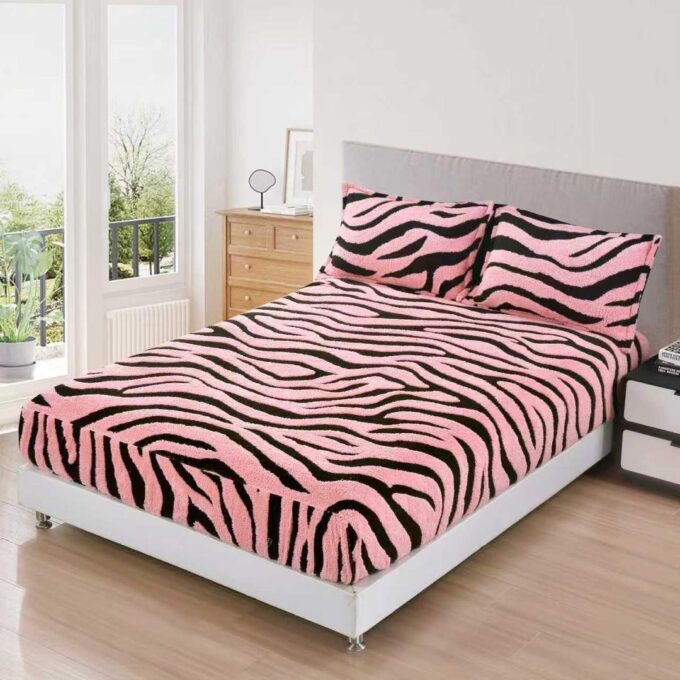 Cearsaf cu Elastic, Cocolino Sherpa Touch, 180x200cm si 2 fete de perna 50x70cm, Model Zebrat, Roz