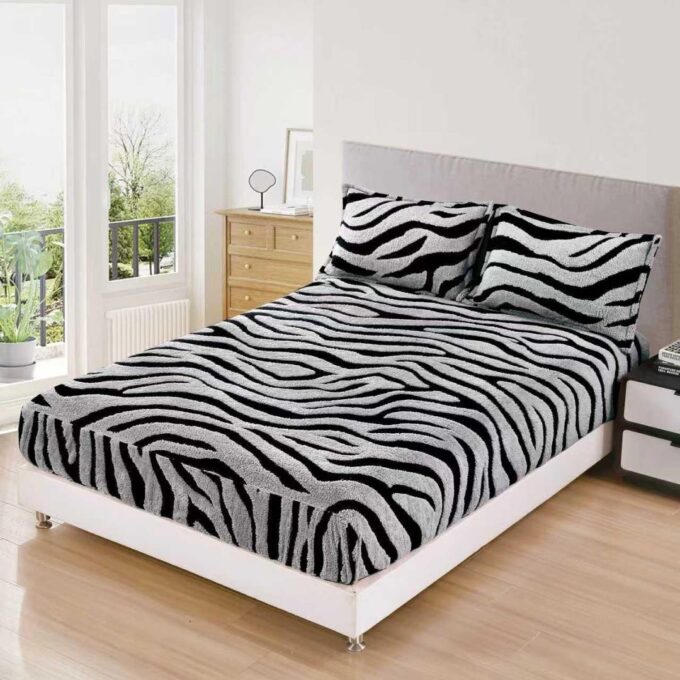 Cearsaf cu Elastic, Cocolino Sherpa Touch, 180x200cm si 2 fete de perna 50x70cm, Model Zebrat, Gri deschis 1 Cearsaf cu Elastic, Cocolino Sherpa Touch, 180x200cm si 2 fete de perna 50x70cm, Model Zebrat, Gri deschis