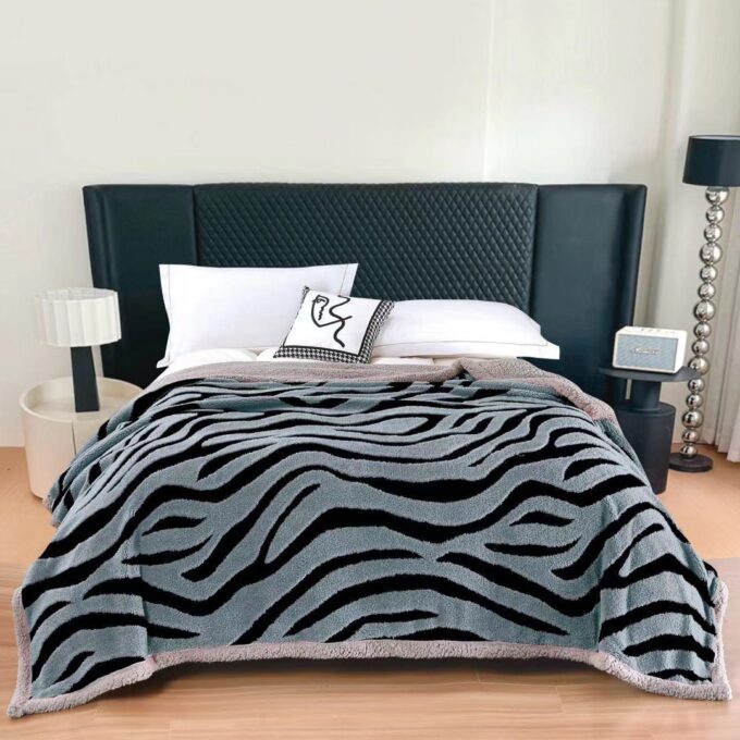 Patura Cocolino Groasa, cu Fermoar, din Blanita Sherpa, Gri, 200x230cm, Zebra, Gri Albastrui