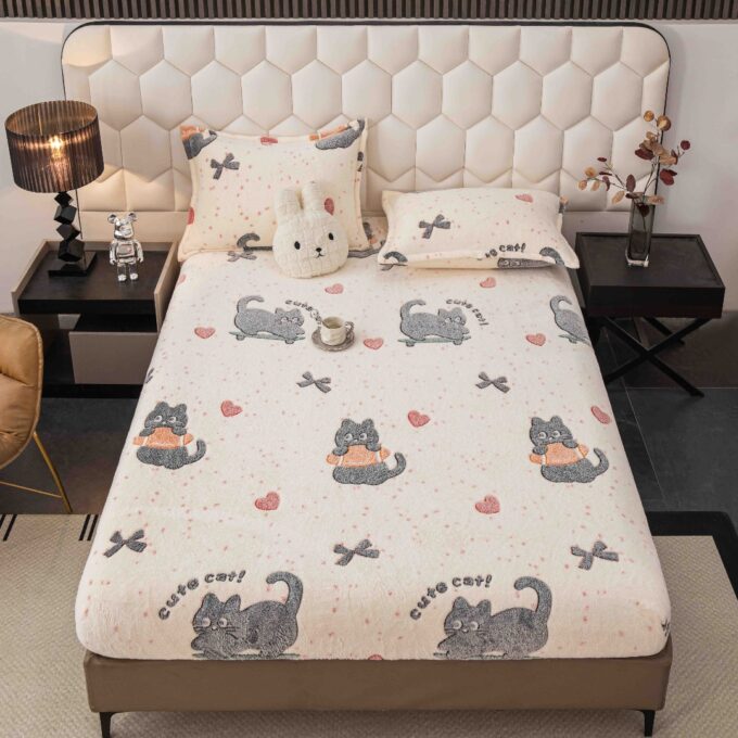Cearsaf CoCoLiNo, JoJo Home, cu Elastic, 180x200x25cm, 2 fete de perne, 50x70cm, Crem, Pisicute