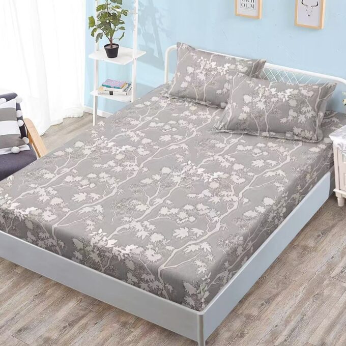 Cearsaf cu Elastic, Bumbac Satinat, 180x200 cm + 2 Fete de Perna 50x70 cm, Gri, crengute 1 Cearsaf cu Elastic, Bumbac Satinat, 180x200 cm + 2 Fete de Perna 50x70 cm, Gri, crengute