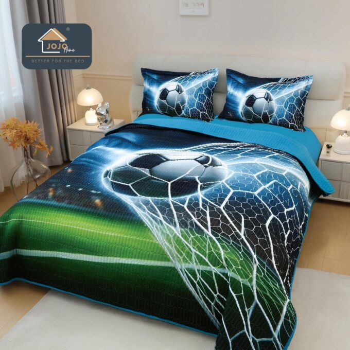 Cuvertura Matlasata, Bumbac Finet, cu Imprimeu 5D, 220x240cm + 2 fete de perna 50x70cm, Bleu, Verde, Minge de Fotbal