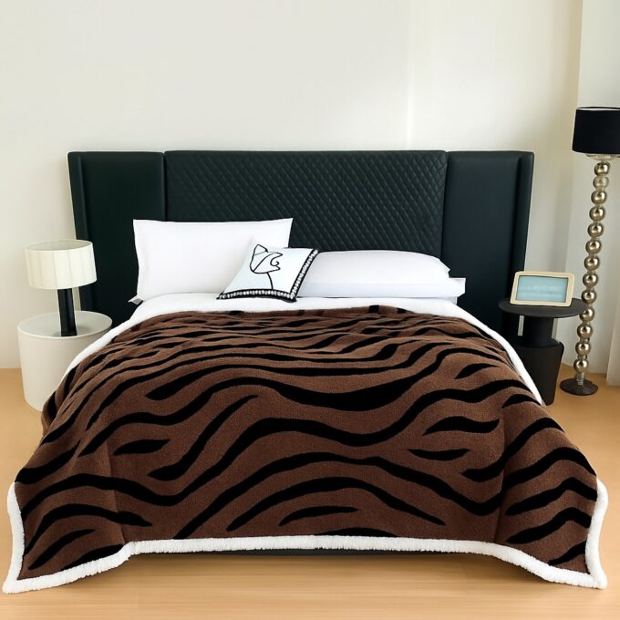 Patura Cocolino Groasa cu Blanita Sherpa, 200x230 cm, Zebra, Maro