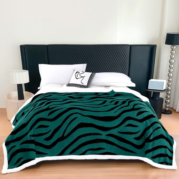 Patura Cocolino Groasa cu Blanita Sherpa, 200x230 cm, Zebra, Verde