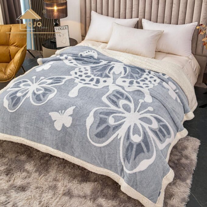 Patura CoCoLiNo cu blanita, 200x230cm, Jojo Home, Gri deschis, Alb, Fluture