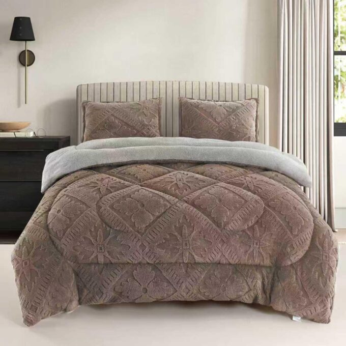 Pilota Cocolino cu blanita 200x230cm si 2 fete de perna 50x70cm, model embosat traditional, Maro