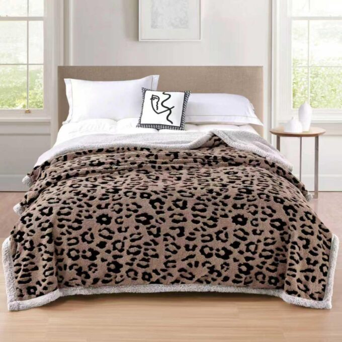 Patura Cocolino Groasa, cu Fermoar, cu Blanita Sherpa Gri, 200x230 cm, Leopard, Cappuccino