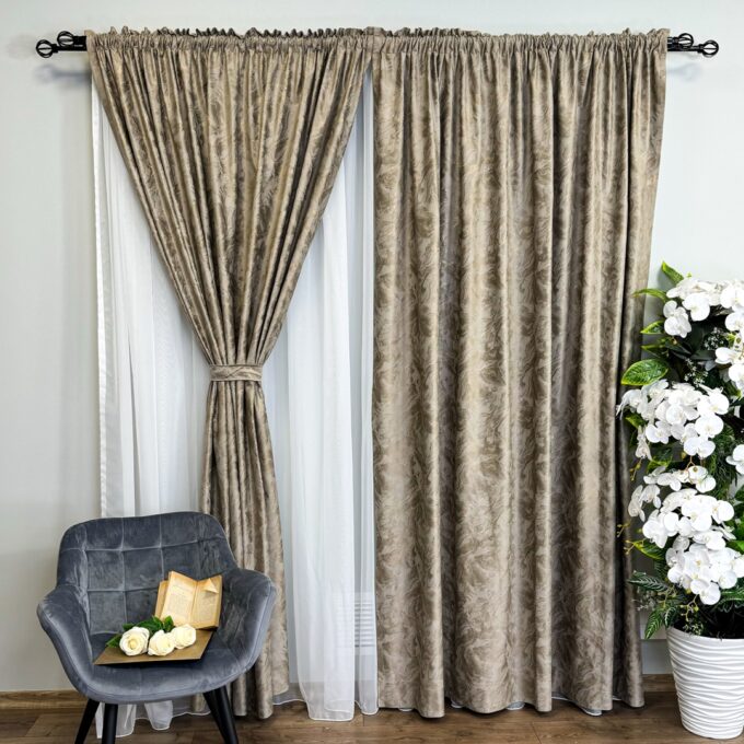 Set 2 Draperii Catifea MYKONOS cu valuri rafinate aurii, Cappuccino - New V6, 140cm latime x 260cm inaltime, cu tiv  lat pt bara