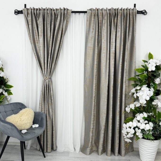 Set 2 Draperii Catifea cu model Venti, Gri cu Bej, 140cm latime x 260cm inaltime, cu tiv lat pt bara