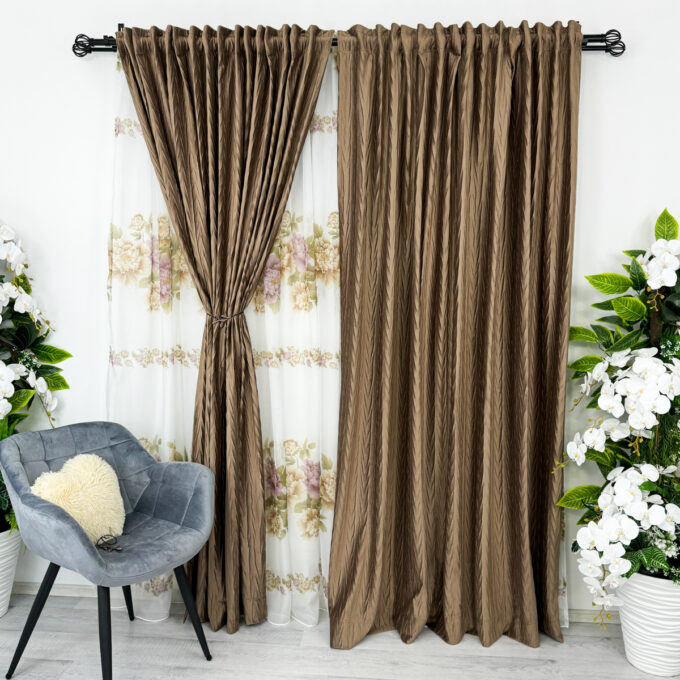 Set 2 Draperii din Catifea Plisata cu opacitate ridicata, Maro, 140cm latime x 260cm inaltime, cu tiv lat pt bara