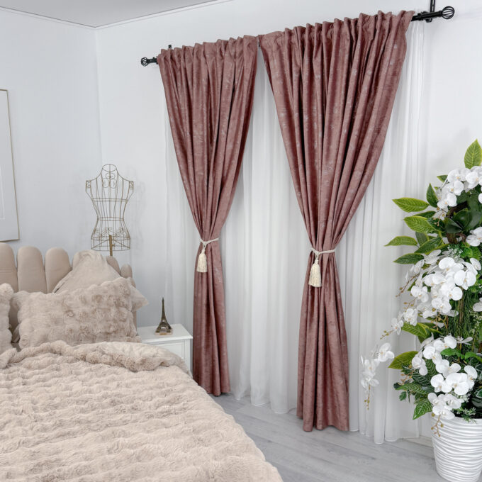 Set 2 Draperii Catifea cu insertii metalizate, Roz - V17, 140cm latime x 260cm inaltime, cu tiv lat pt bara