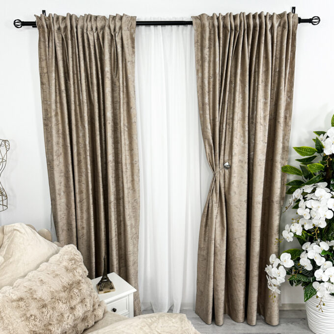 Set 2 Draperii Catifea cu insertii metalizate, Bej inchis - V3, 140cm latime x 260cm inaltime, cu tiv lat pt bara