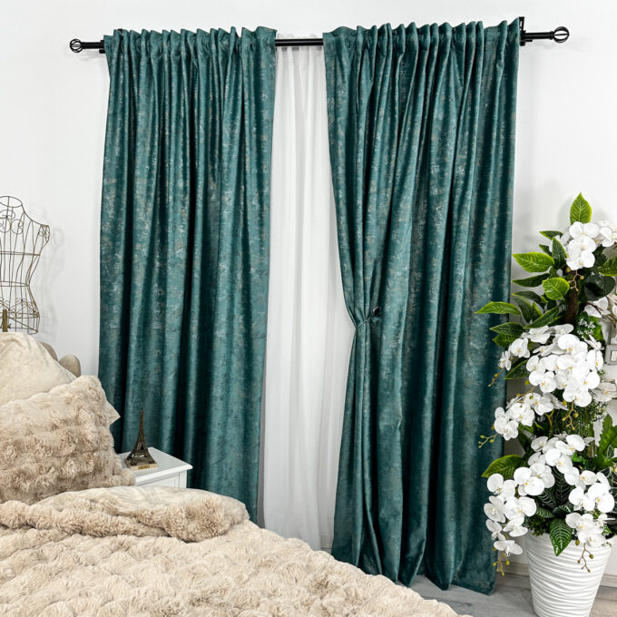 Set 2 Draperii Catifea cu insertii metalizate, Bleu Aqua - V9, 140cm latime  x 260cm inaltime, cu tiv lat pt bara