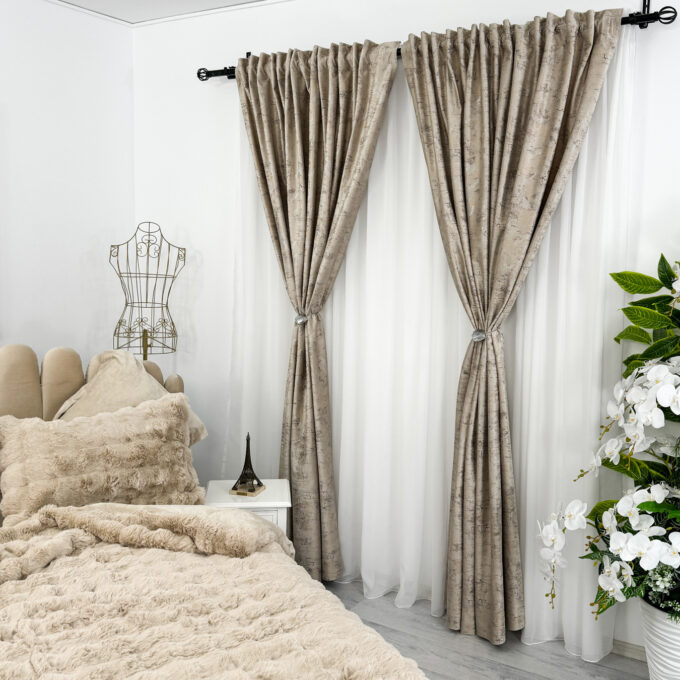 Set 2 Draperii Catifea cu insertii metalizate, Bej deschis - V1, 140cm latime x 260cm inaltime, cu tiv lat pt bara