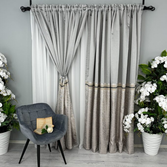 Set 2 Draperii Simplicity, Satinata, Texturata, Gri deschis, 140cm latime x 260cm inaltime, cu tiv lat pt bara